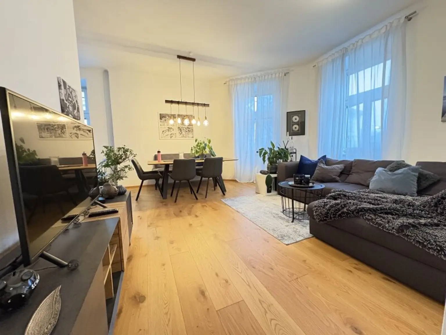 Top sanierte 2 Zimmer- Altbauwohnung!  Zentrumsnah!