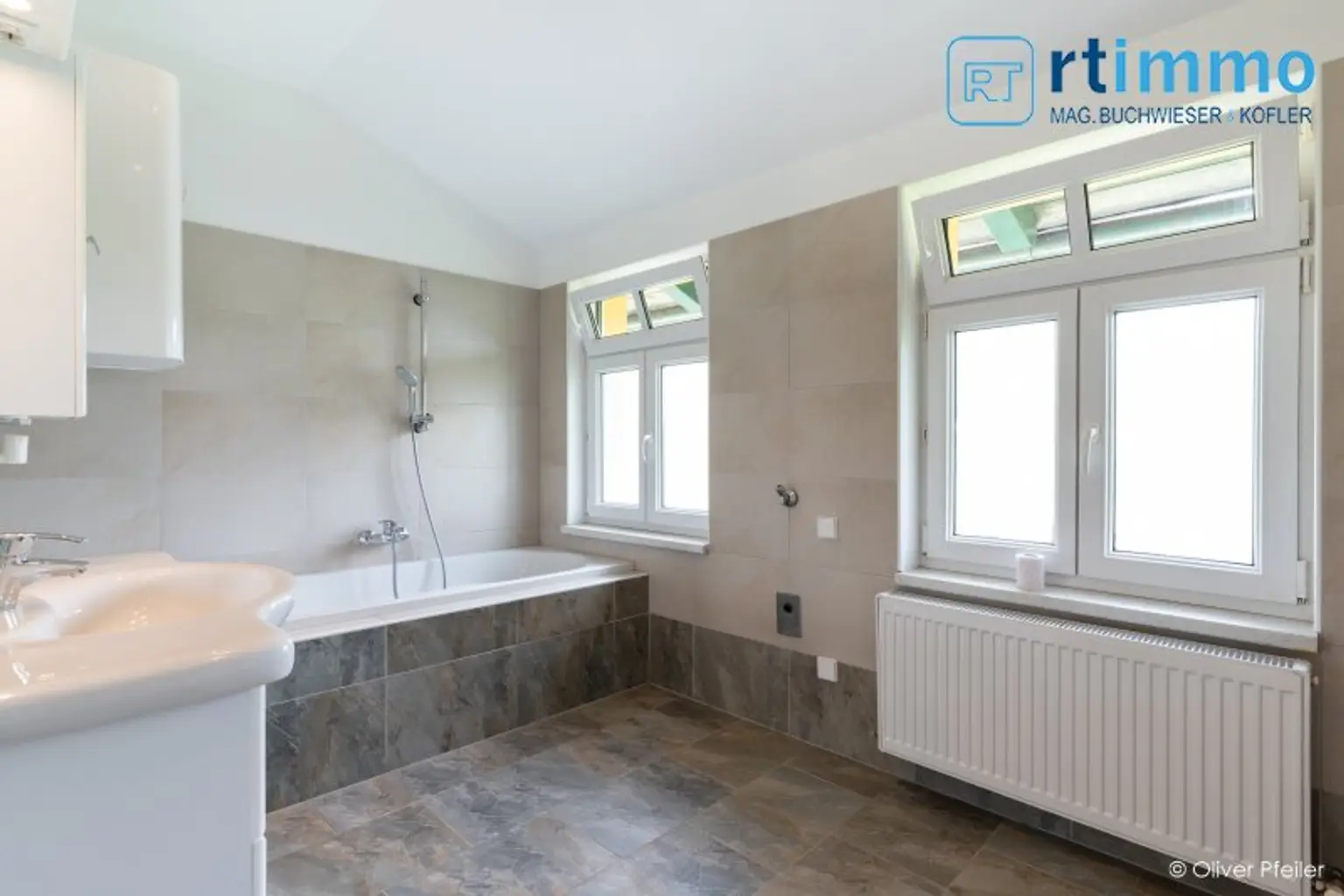 HELLE UND GROSSZÜGIGE 4 ZIMMERWOHNUNG IN IDYLLISCHER LAGE  MIT GARTEN UND GARAGENPLATZ- PROVISIONSFREI