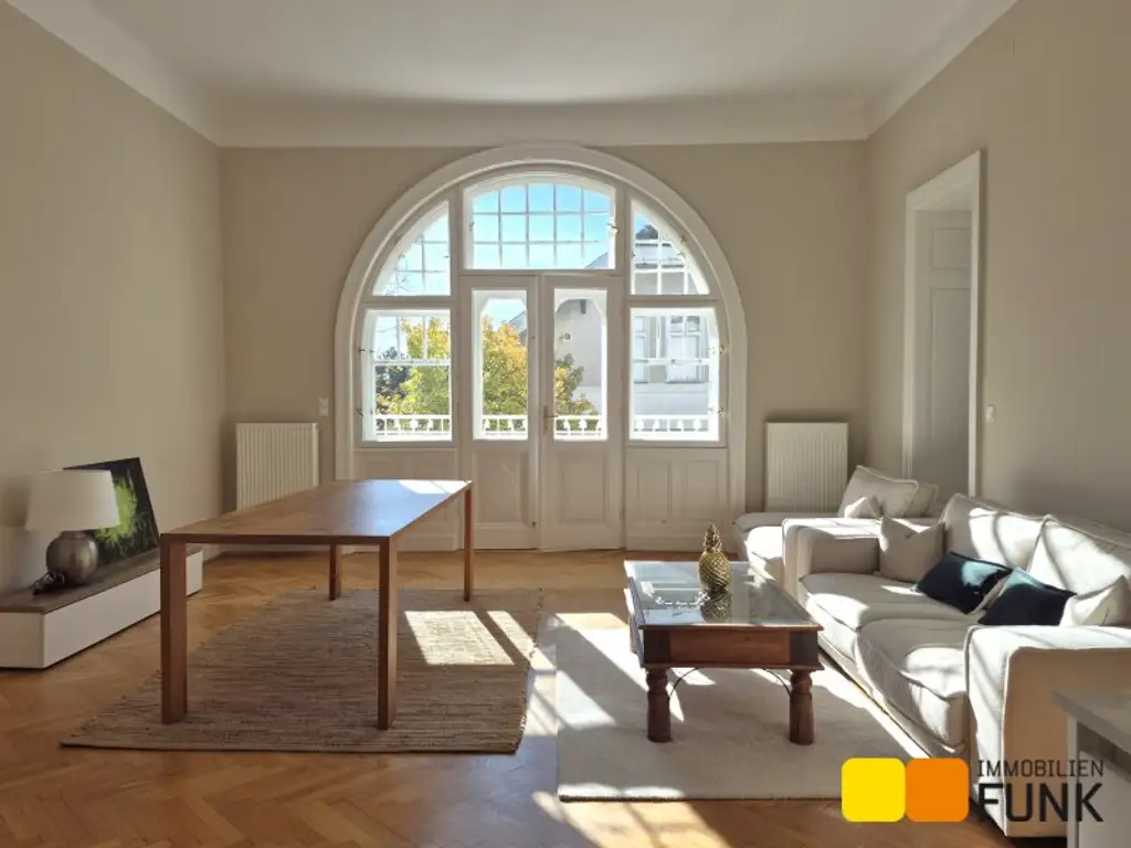 Herrschaftliche 5-Zimmerwohnung mit Balkon