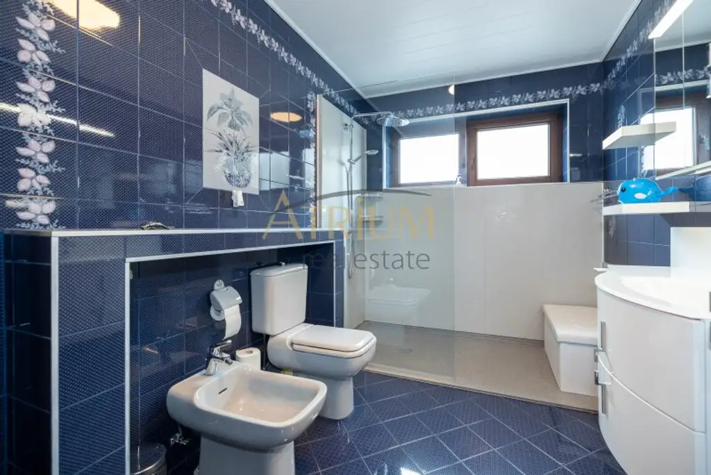240m²  großes, modern aufgeteiltes 8 Zimmer Einfamilienhaus mit Garten und Pool in Gerasdorf bei Wien