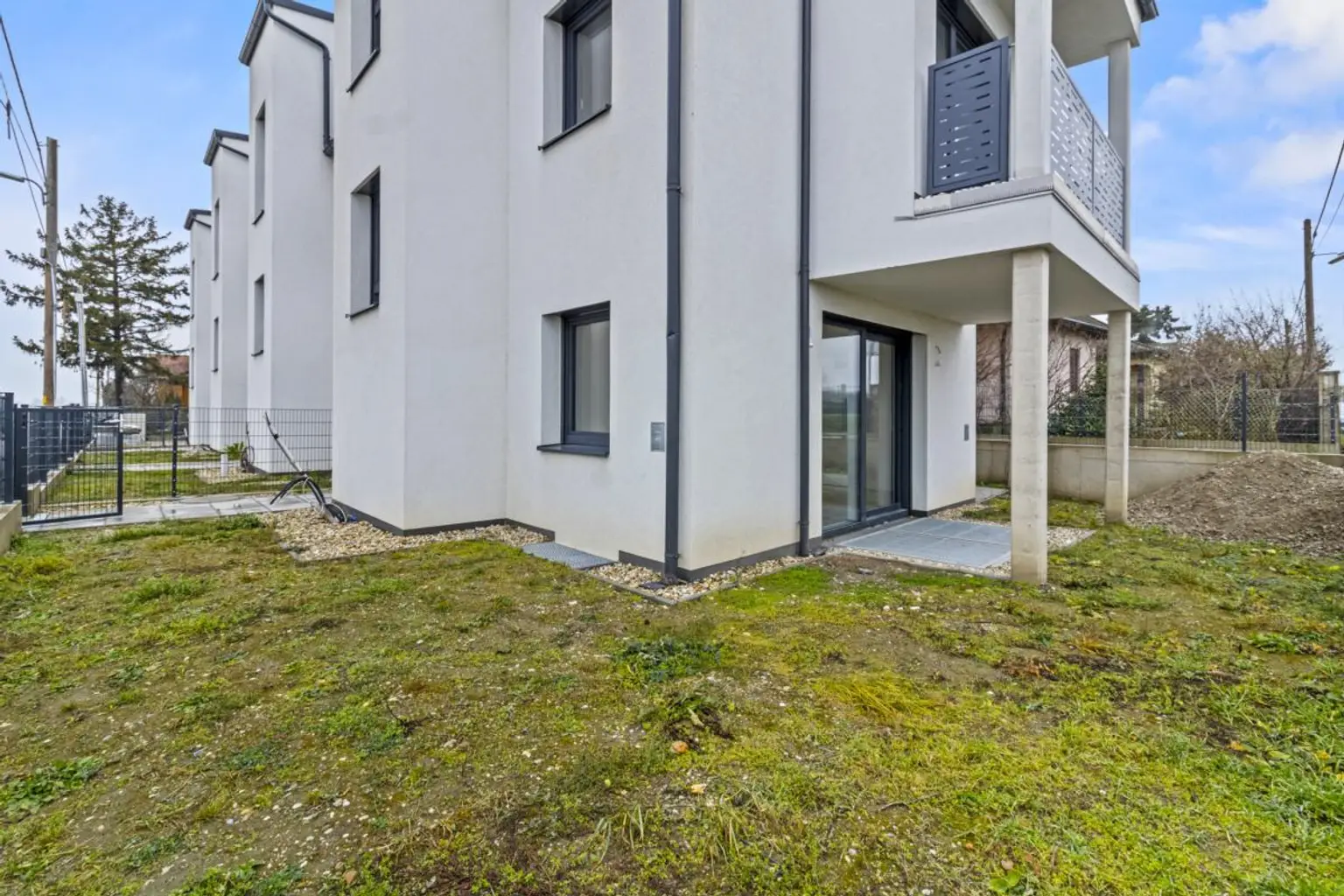 19 | ++ NEU ++ REIHENHAUS mit Balkon, Terrasse und Wohnkeller in NEUESSLING | Prima Service Immobilien