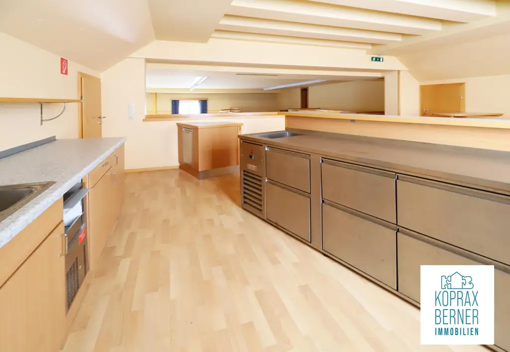 Festsaal mit Gastroküche