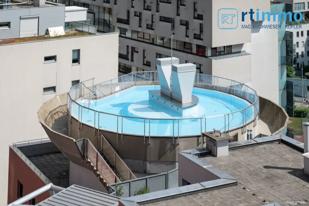Himmelblau überall, 104m² mit über 23m² Freifläche auf 3,5 Zimmern. Atemberaubender Ausblick soweit das Auge reicht!