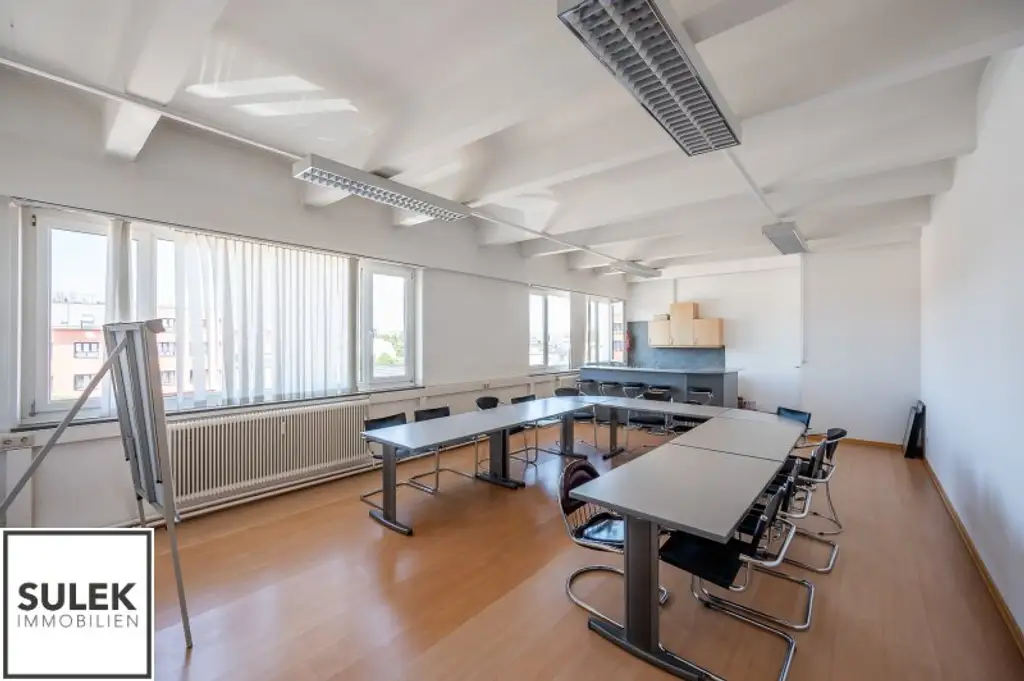 Grundstück mit vier Baukörpern - Büro-, Geschäfts- und Gewerbegebäude inkl. Parkplätzen in Vösendorf