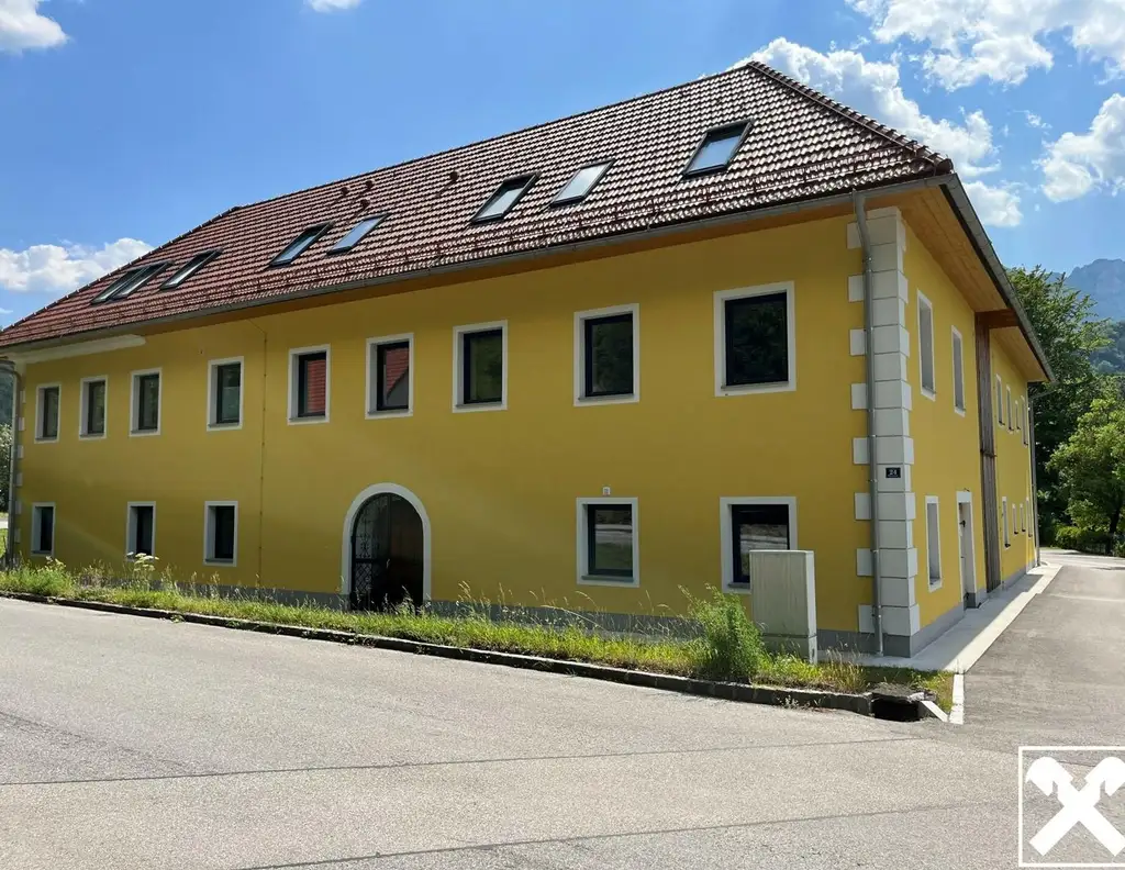 Liebevoll renoviertes Ertragsobjekt mit 14 Wohneinheiten incl. Bauland