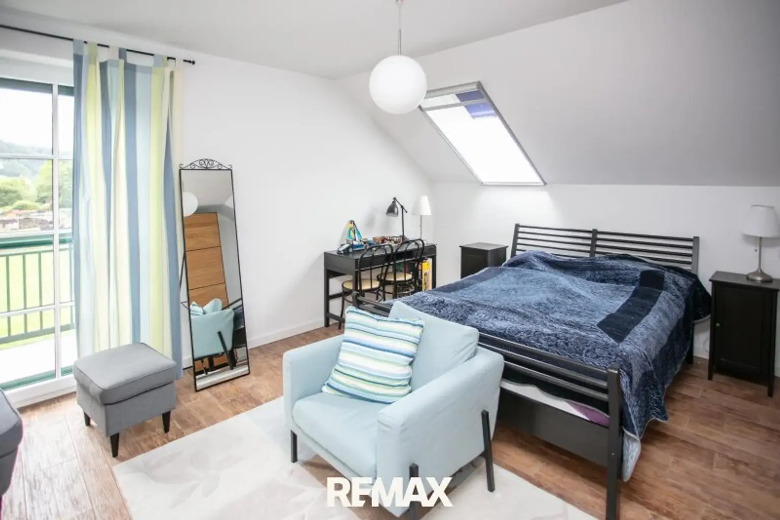 OG -Kinderzimmer mit Balkon