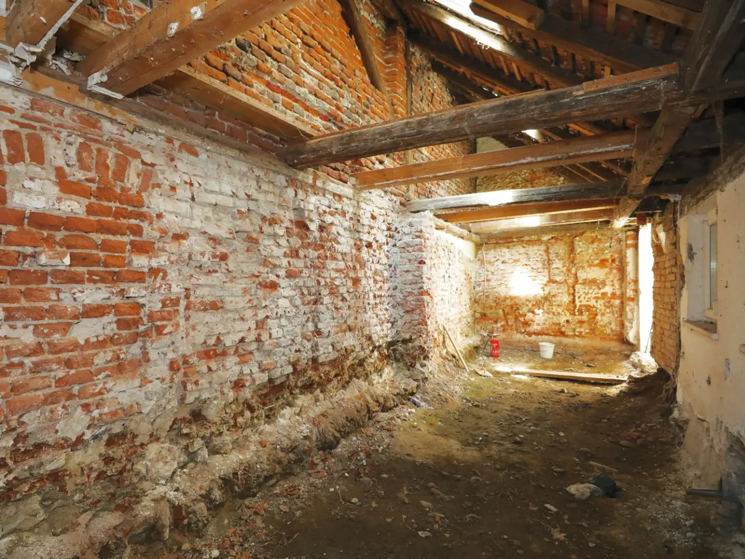 Renovierungsbedürftiges ZInshaus mit aureichend Parkplätzen im Trendbezirk Graz/Lend
