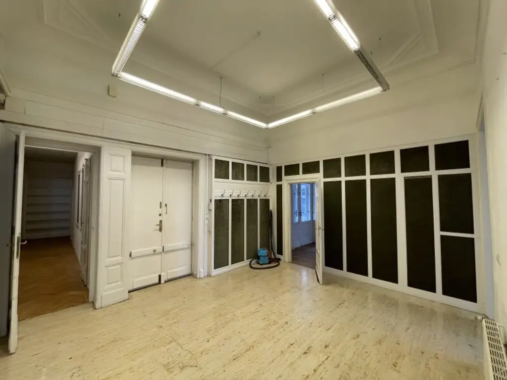 SANIERTES TOP-BÜRO -- ETAGE MIT 468 m² IN PALAIS AM SCHWARZENBERGPLATZ!