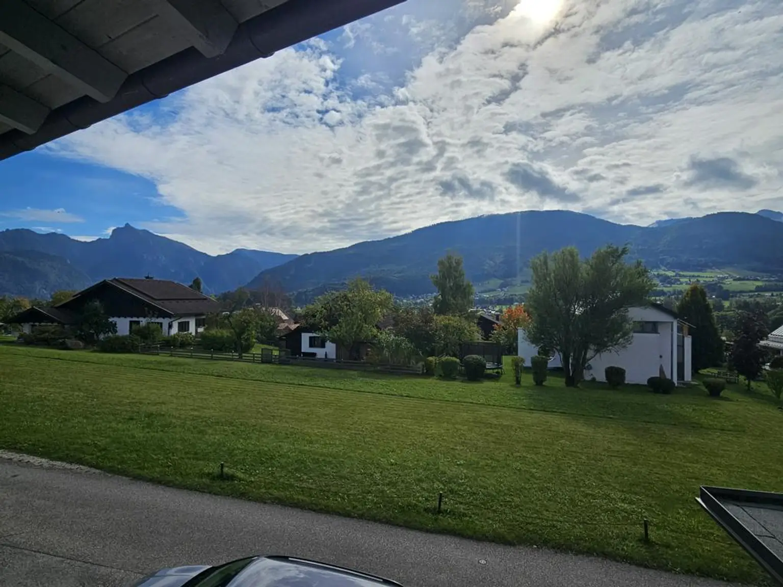 Exklusive 3-Zi.-DG-Wohnung mit Gebirgsblick in ruhiger Lage