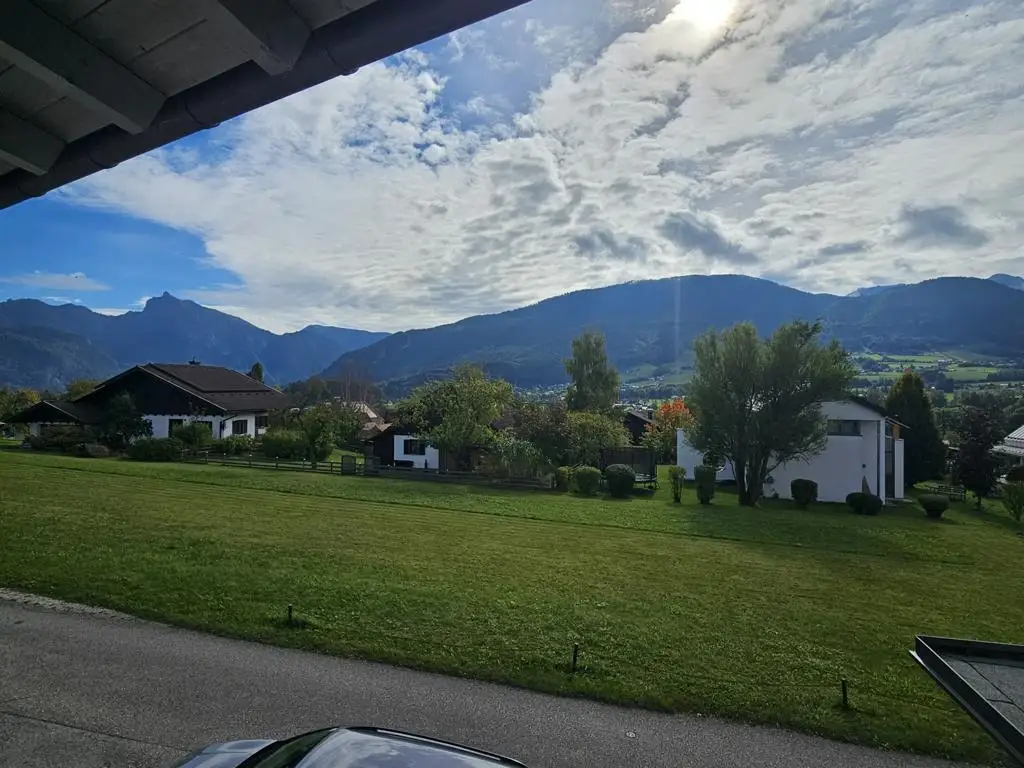 Exklusive 3-Zi.-DG-Wohnung mit Gebirgsblick in ruhiger Lage