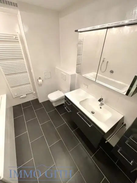 LICHTDURCHFLUTETE CA. 80 m² GROSSE 3-ZIMMER-WOHNUNG MIT BALKON IN GRÜNRUHELAGE VON POTTENSTEIN ZU KAUFEN!