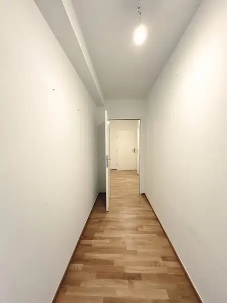 NEU! ERSTBEZUG nach Sanierung! Geräumige 2-Zimmer Dachgeschosswohnung in 1200 zu vermieten!