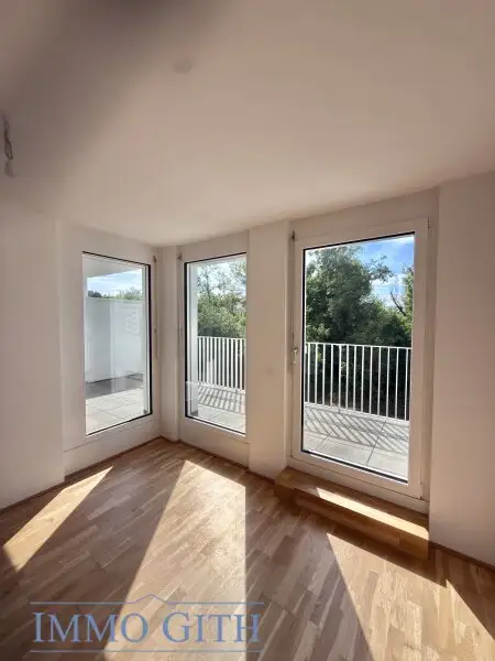 STAMMERSDORFER RUHELAGE: MODERNE 2-ZIMMER-WOHNUNG MIT NEUER KÜCHE, LOGGIA & TERRASSE ZU MIETEN!