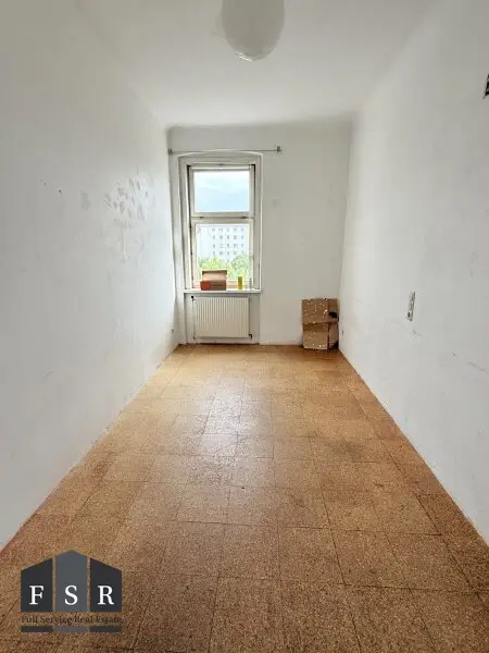 Lichtdurchflutete 4,5 Zimmer Wohnung - SANIERUNGSBEDÜRFTIG & BALKONANBAU möglich
