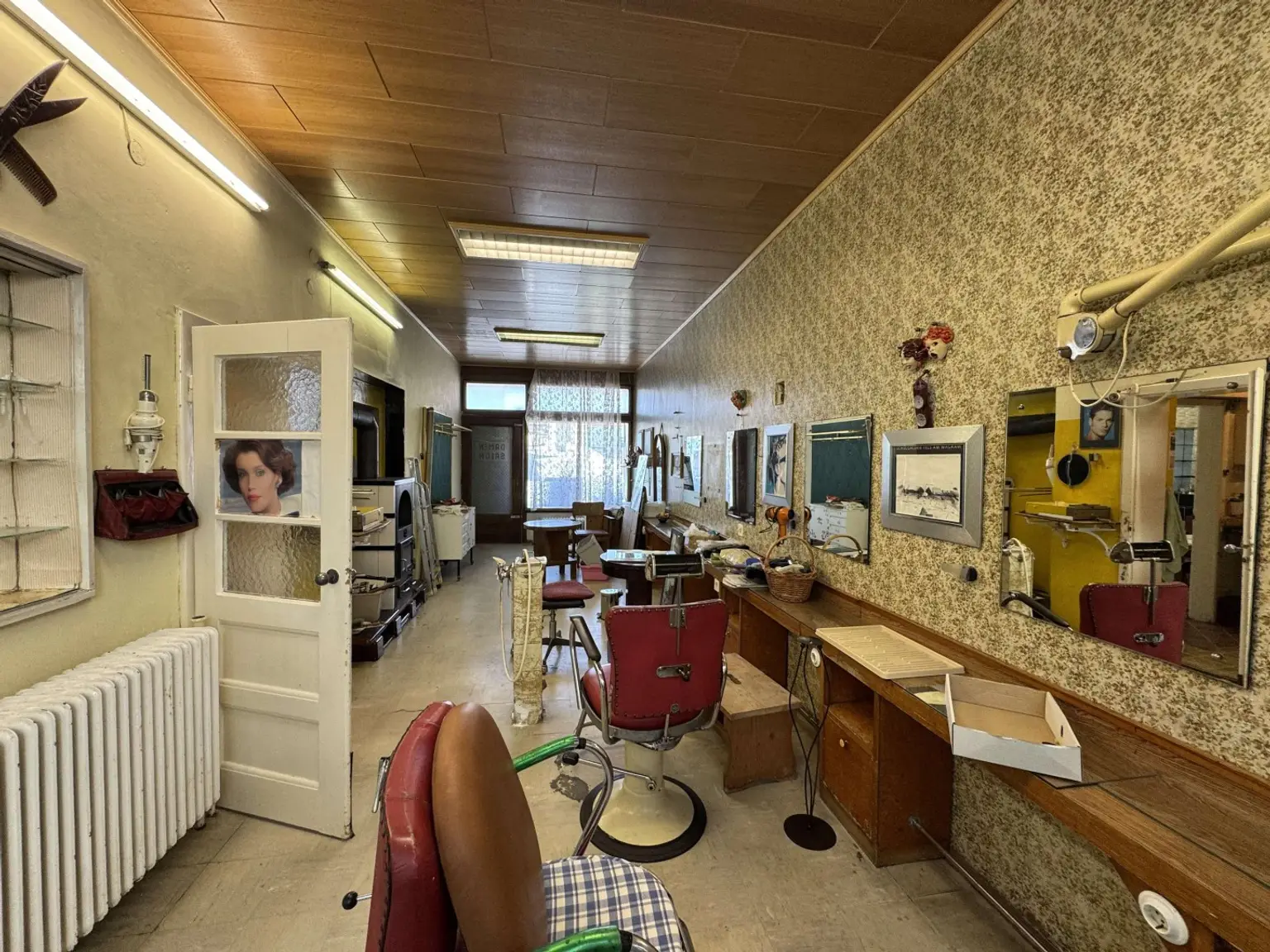 EFH 3481 Fels - Salon Damen