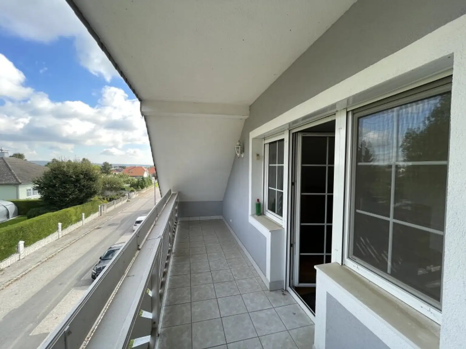 SEHR GEPFLEGTES EINFAMILIEN-HAUS MIT SCHÖNEM GARTEN -- LOGGIA/GARAGE -- RUHELAGE!