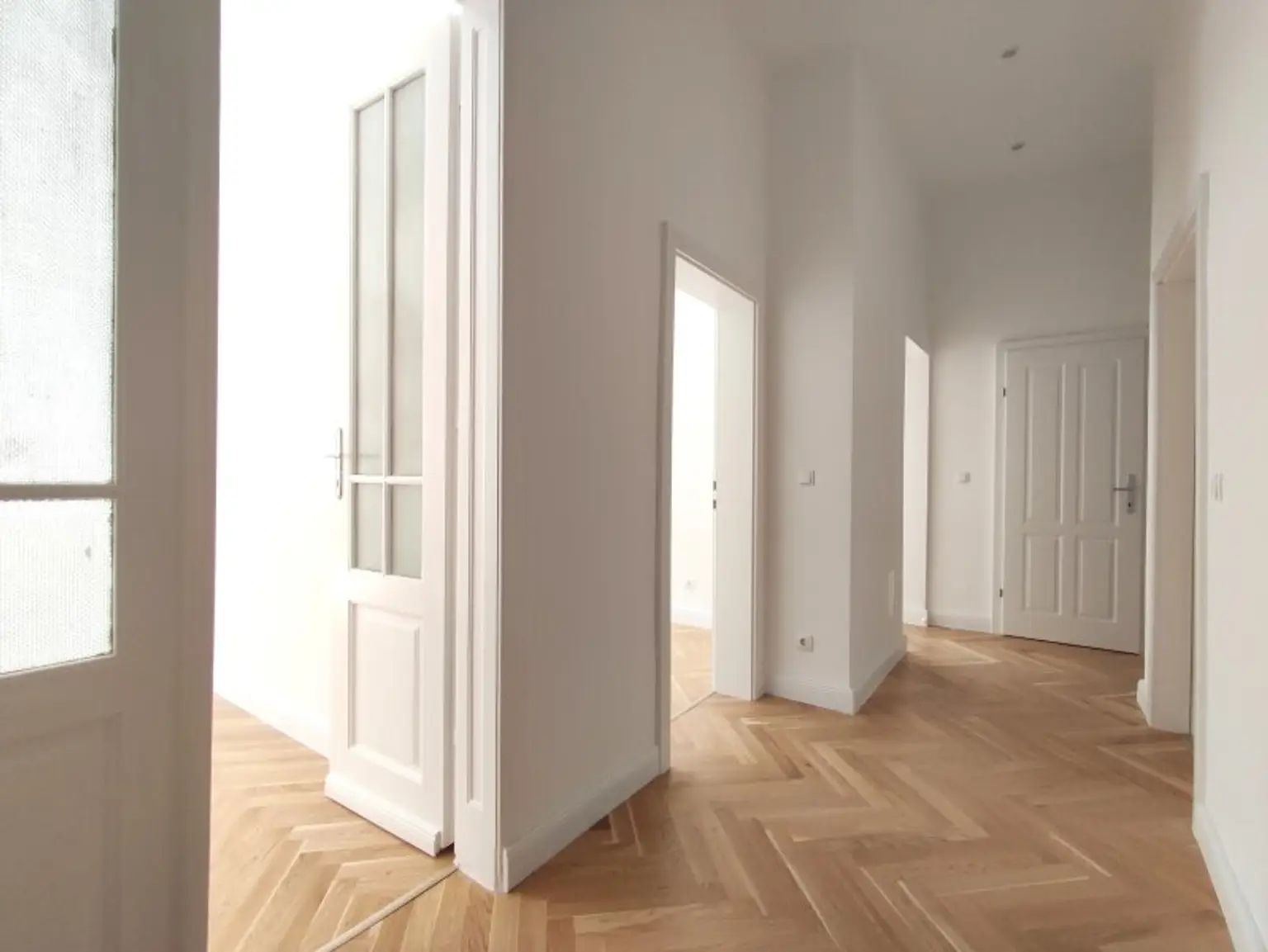 Moderne 3-Zimmer Wohnung mit Altbaucharme! Hochwertige Ausstattung und ideale Anbindung - Nähe U1 Südtiroler Platz!