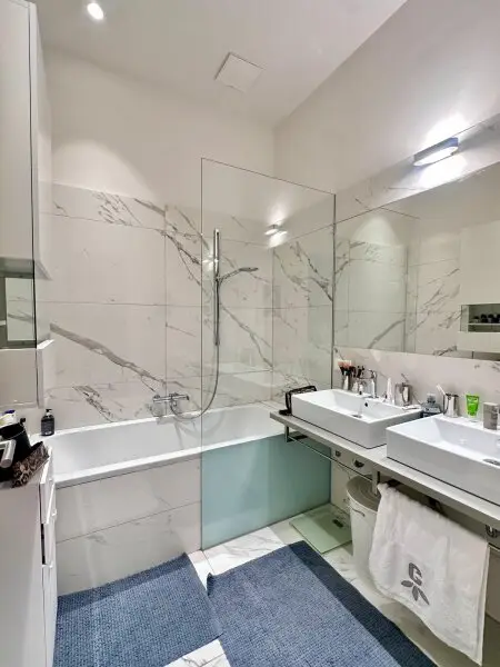 Modern revitalisiertes Altbaujuwel mit Balkon und Grünblick