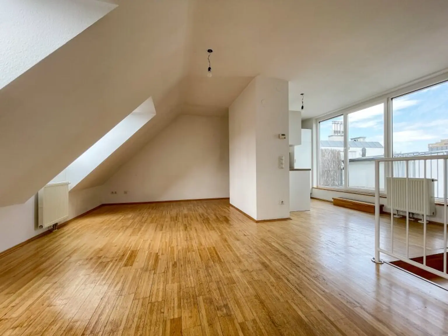 DG-Maisonette mit Terrasse – Wohnen auf zwei Ebenen in ruhiger Stadtlage mit Weitblick