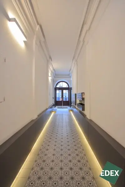 Sanierungsbedürftige 4-Zimmer-Altbauwohnung mit viel Charme