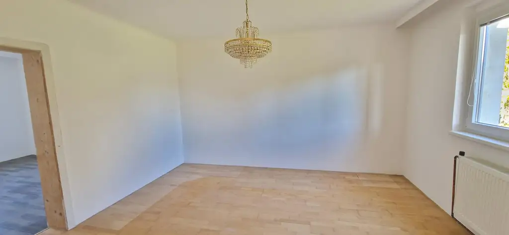 Freistehendes Wohnhaus mit Garten