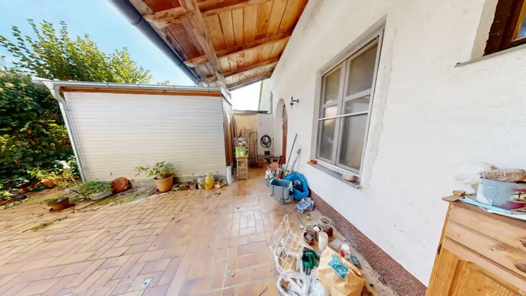 Wohnen mit Potenzial: Haus mit Arkaden & Doppelgarage in Münichsthal