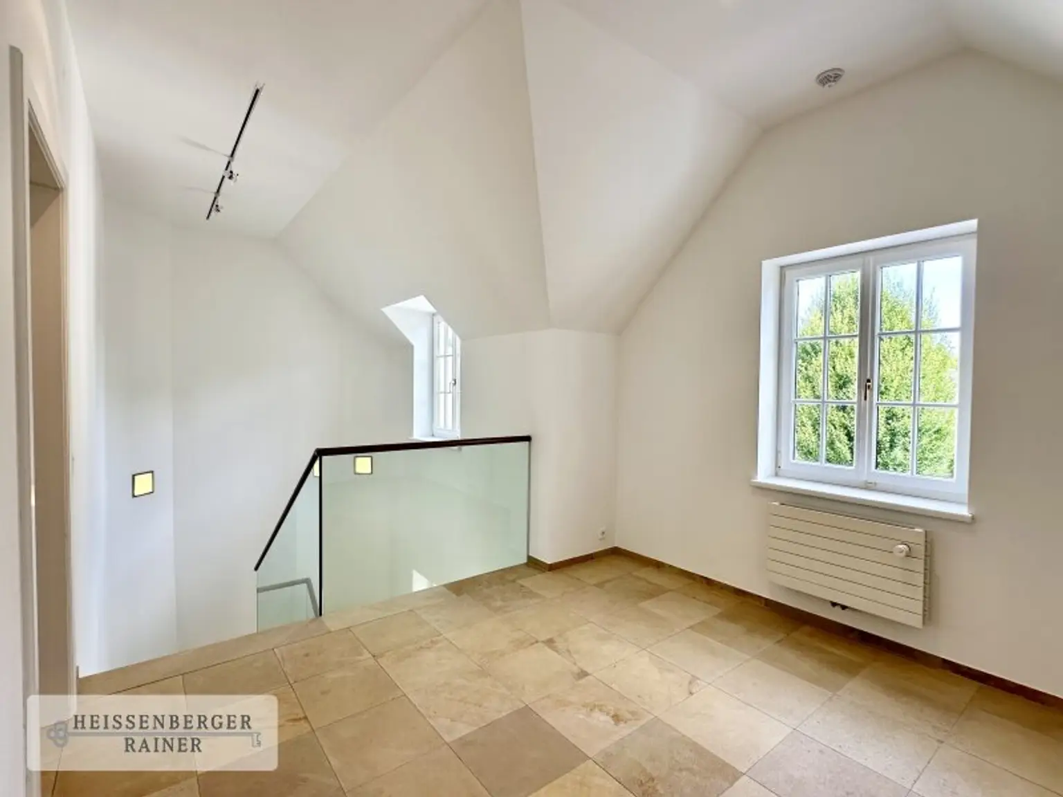 WOHNEN AM SEE /// REPRÄSENTATIV UND GROSSZÜGIG /// ELEGANTE SEEVILLA MIT ZWEI SEPARATEN EINHEITEN