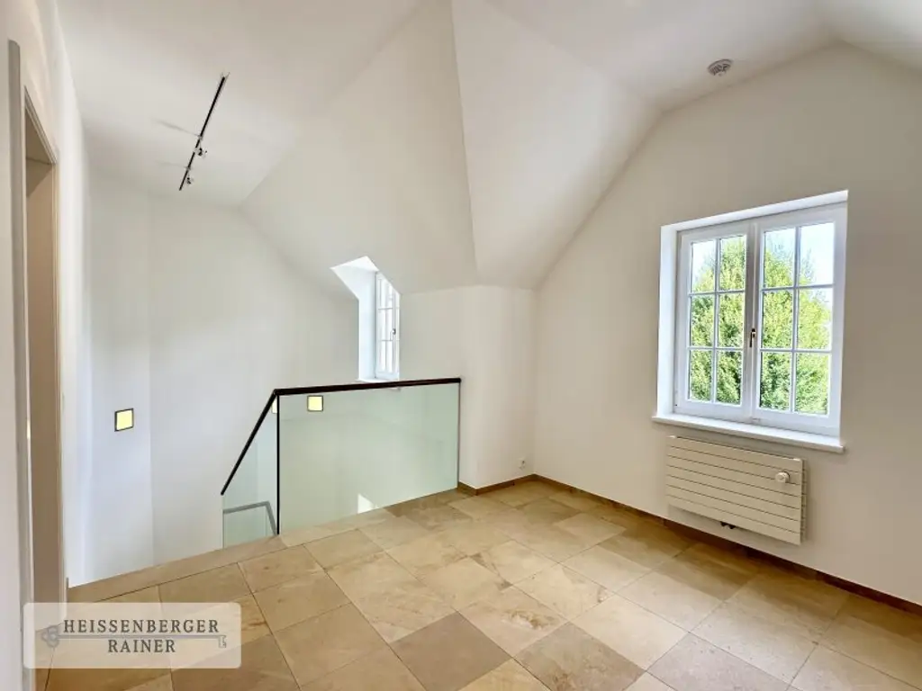 WOHNEN AM SEE /// REPRÄSENTATIV UND GROSSZÜGIG /// ELEGANTE SEEVILLA MIT ZWEI SEPARATEN EINHEITEN