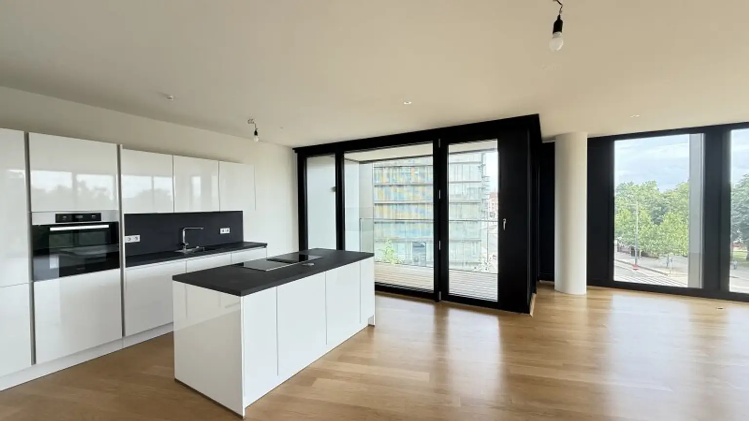 UNBEFRISTETE 4-Zimmer im Neubau mit Freifläche