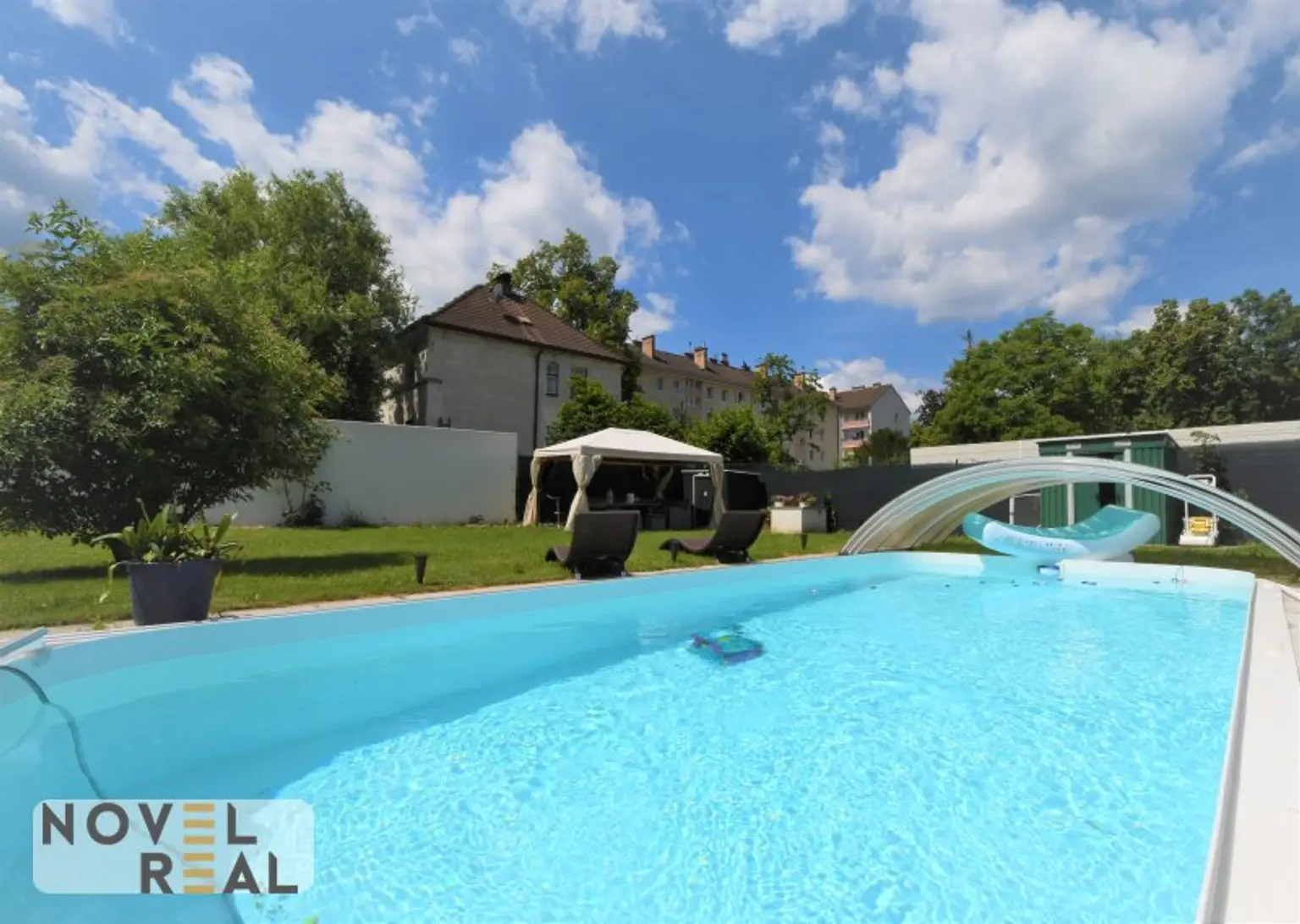 Sanierter Jugendstilaltbau mit Nebengebäude auf großem Grundstück mit Swimmingpool im Bezirk BADEN