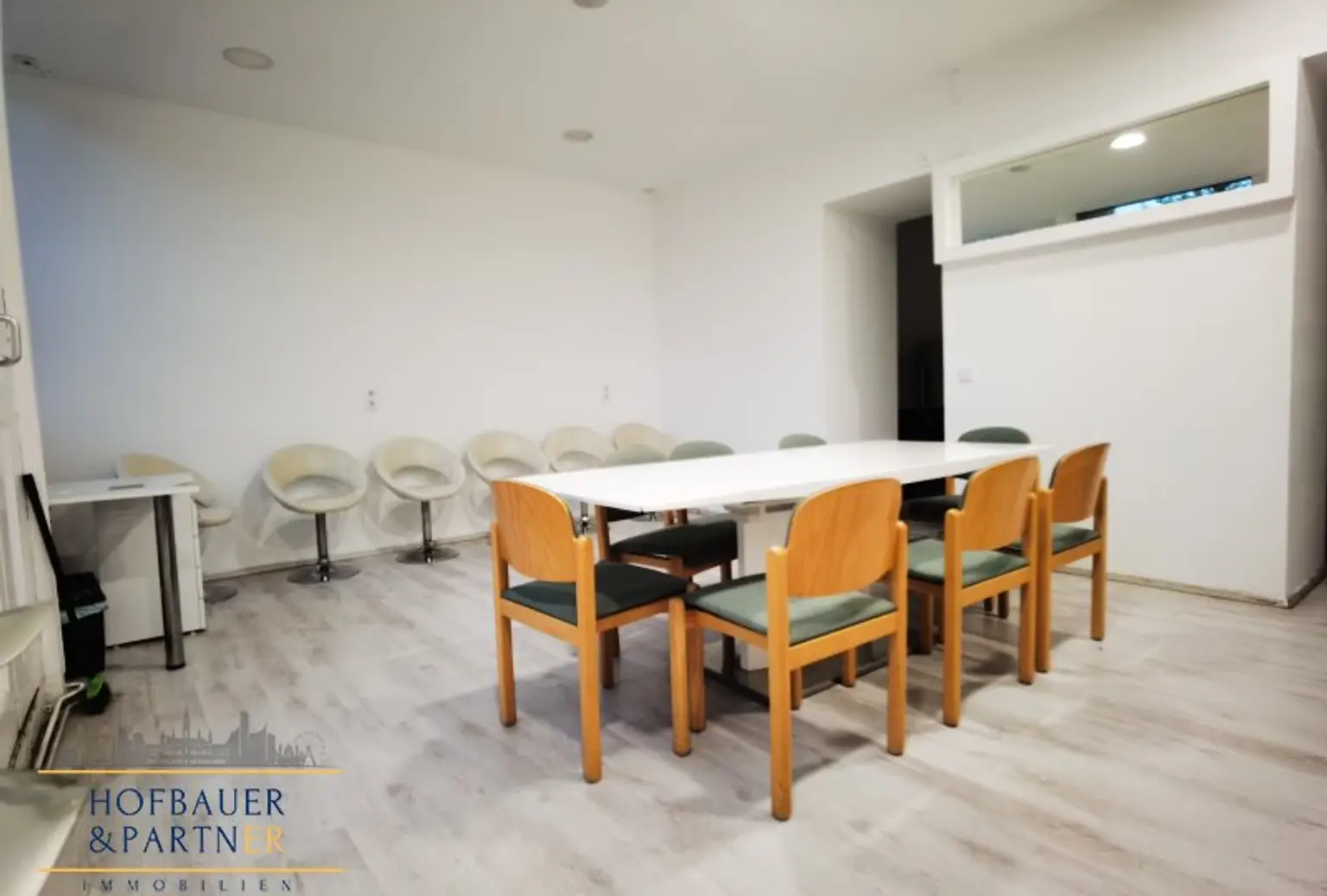 Attraktives Friseurgeschäft in zentraler Lage bei der Lugner City – ca. 131 m²