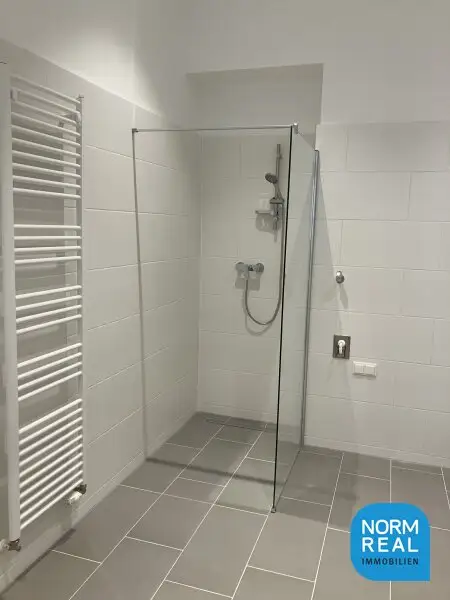 Elegante 4 Zimmer Erker Altbauwohnung