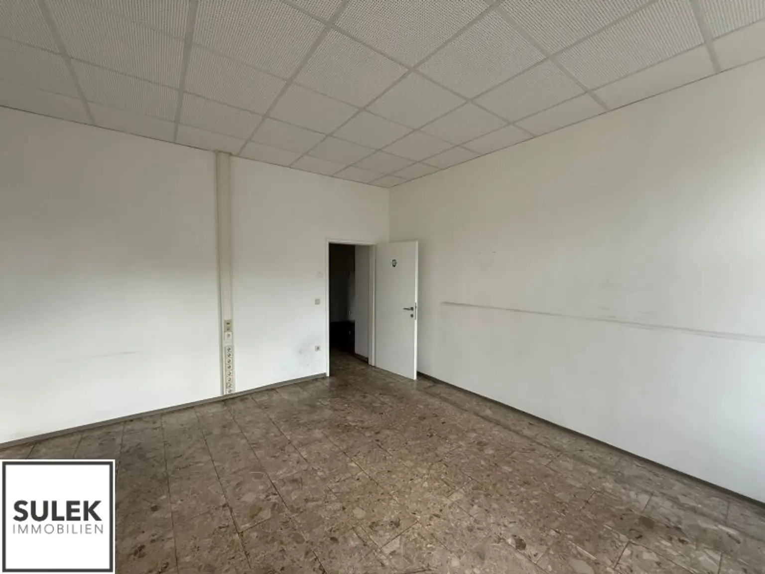 Ganzes Haus zu mieten: 1 Geschäftslokal, 1 Büro, 2 Wohnungen nahe U1