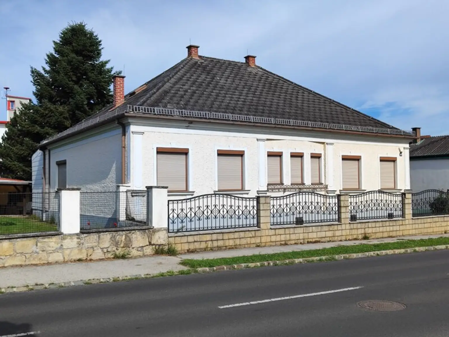 Einfamilienhaus auf großem Grundstück in Siegendorf! Sanierungsbedarf!