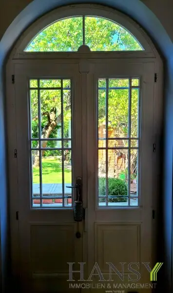 Elegante Villa in Best-Lage von Baden: Modernisiert, Garten & Terrasse