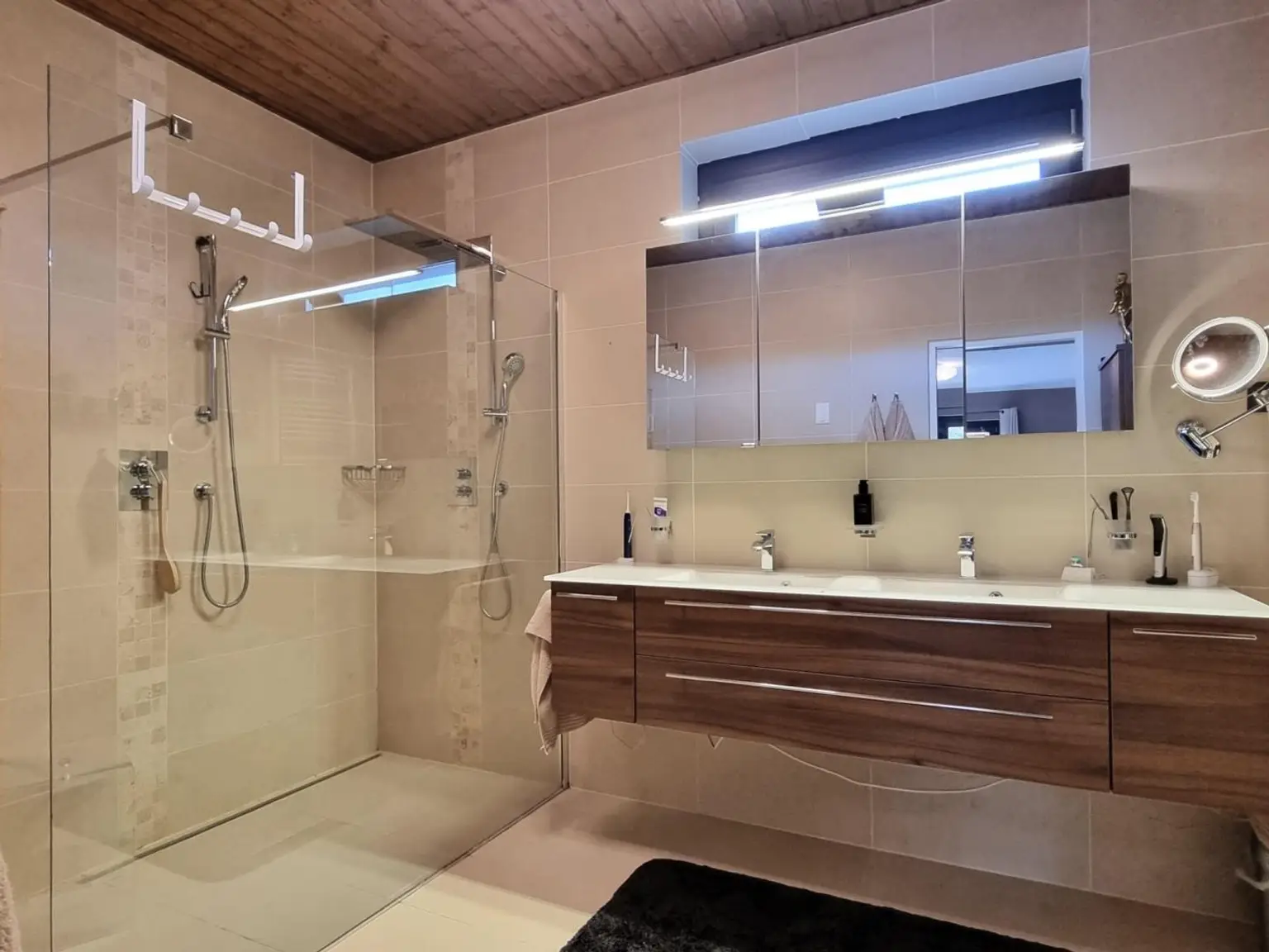 FAMILIENDOMIZIL MIT SCHWIMMTEICH