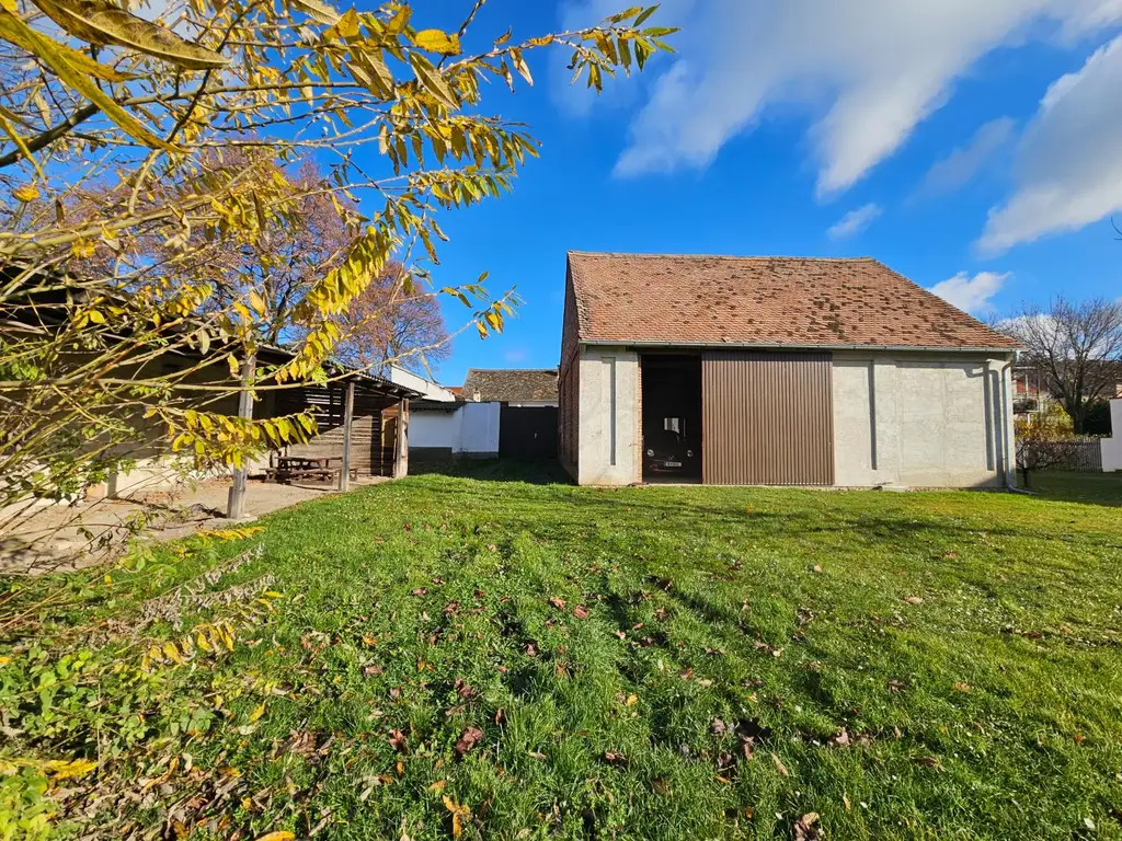 Gepflegtes Haus mit Stadel und Nebenräumen