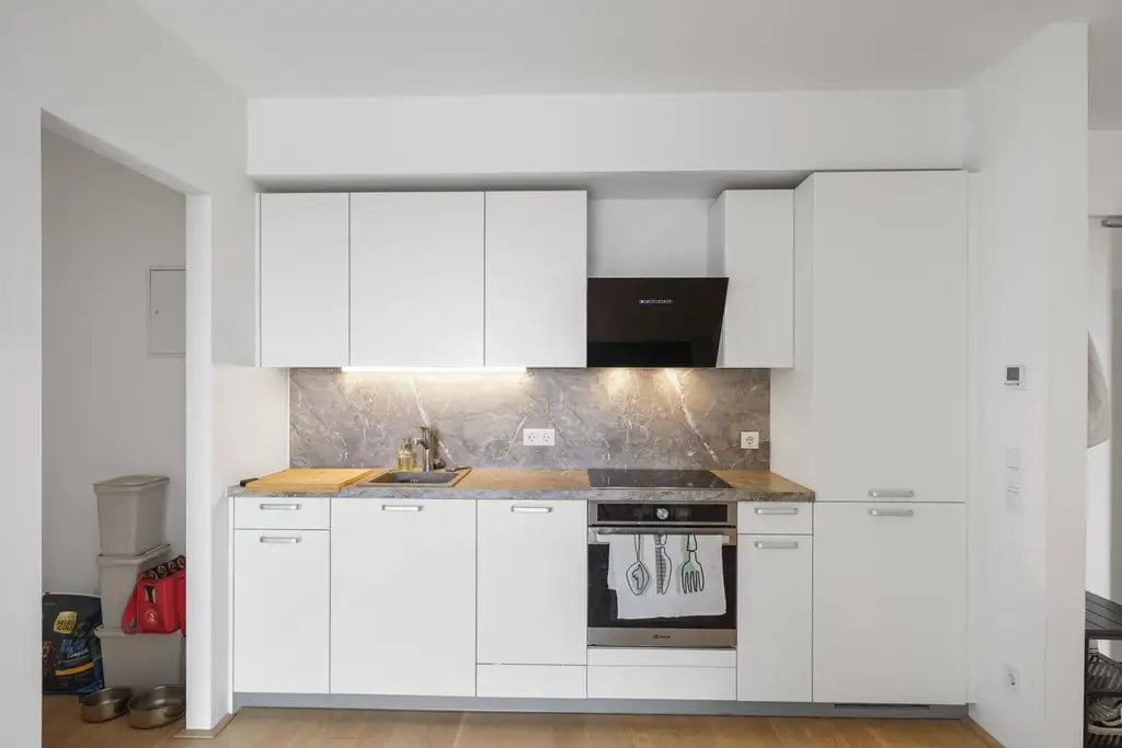 "Neubau-Traum mit Pool & XXL-Balkon - Einziehen & Wohlfühlen!"
