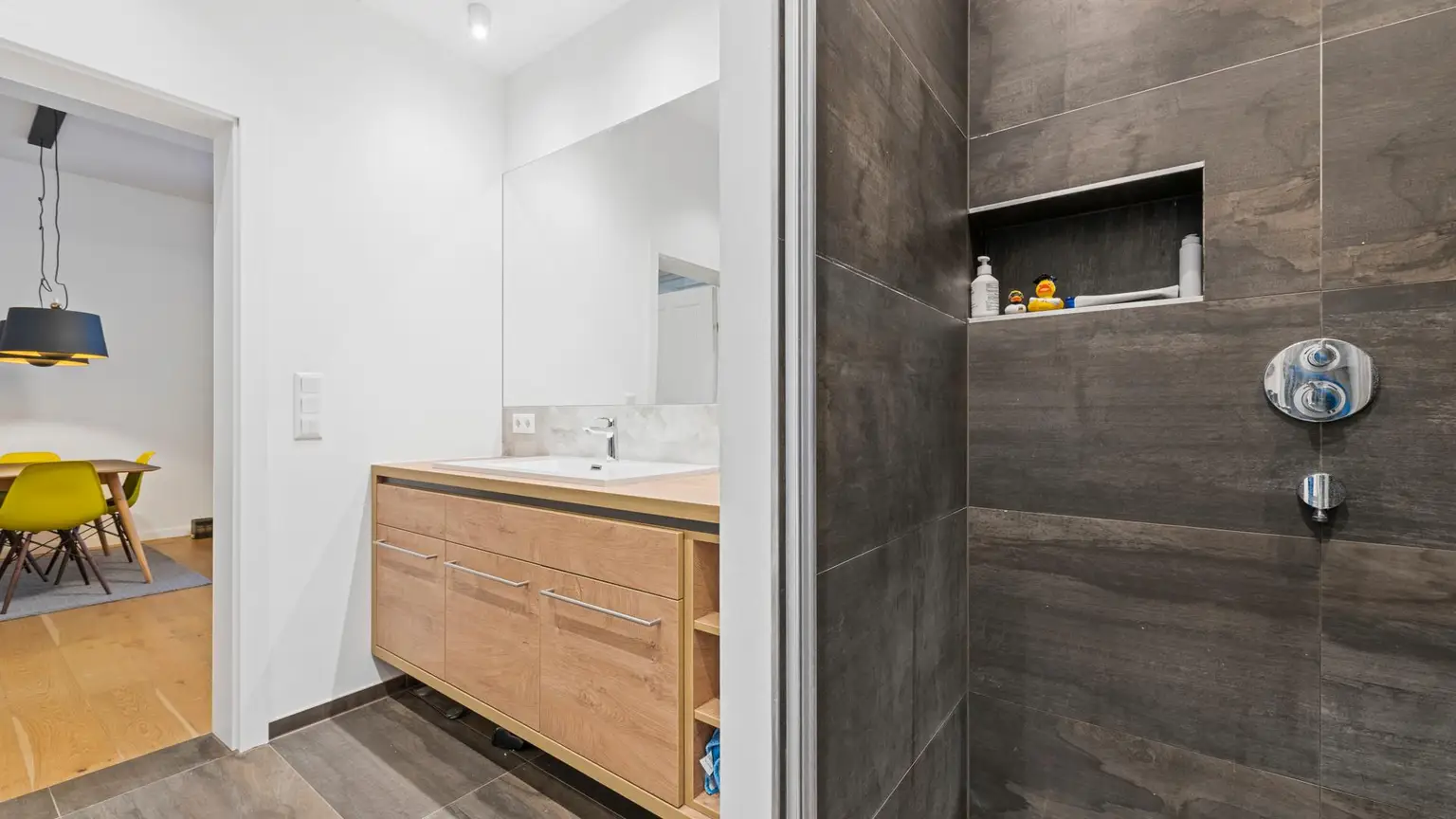 Stilvoll renovierte Altbauwohnung im 3.Bezirk. Citynaher Lifestyle mit besonderem Flair.