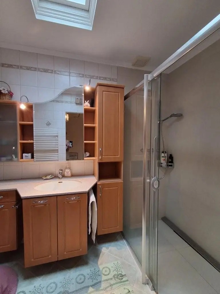 11 Badezimmer mit Dusche OG RH 1230