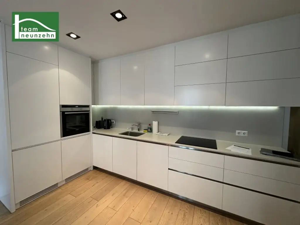 Klimatisierte Wohnung in Hofruhelage am Hohen Markt mit Stellplatzberechtigung! 2 Bäder und Balkon!
