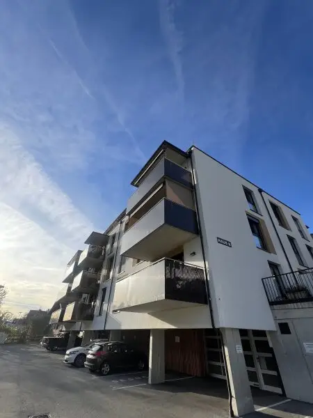 JENBACH - Neuwertige, sonnige 3 Zi.-Mietwohnung mit Balkon in Toplage