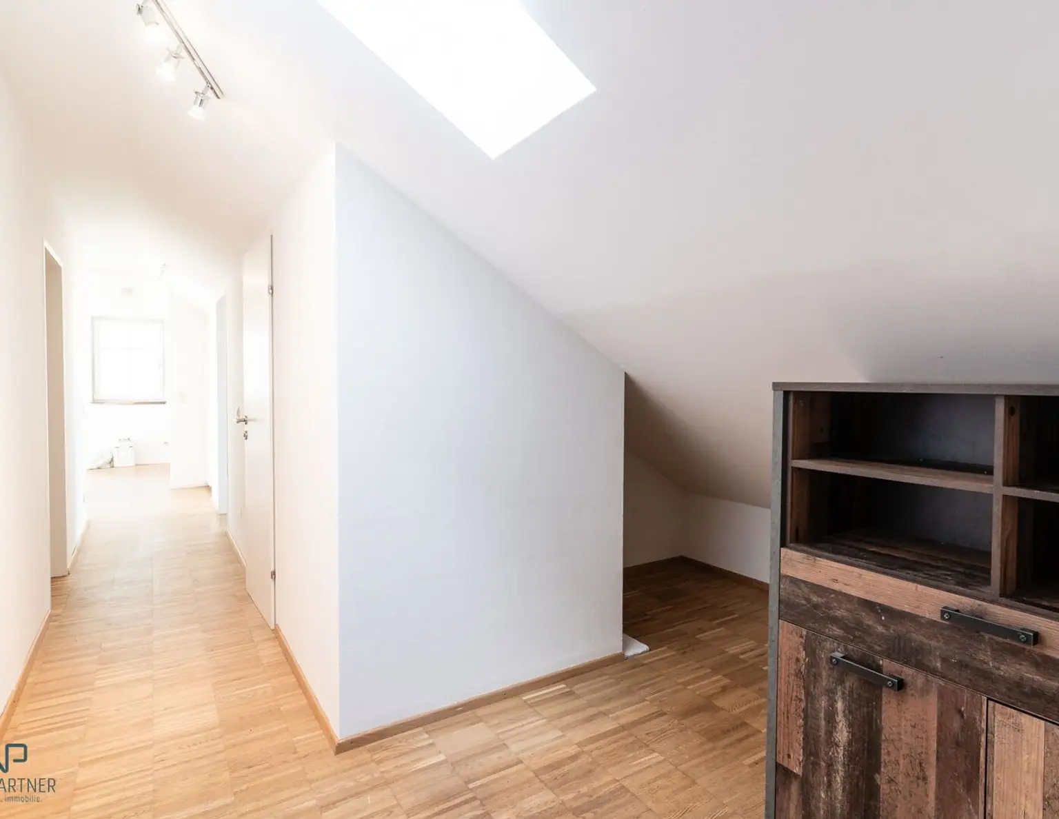 Helle 3-Zimmer-Dachgeschosswohnung mit Bergblick und Wintergarten in ruhiger Lage von Grödig