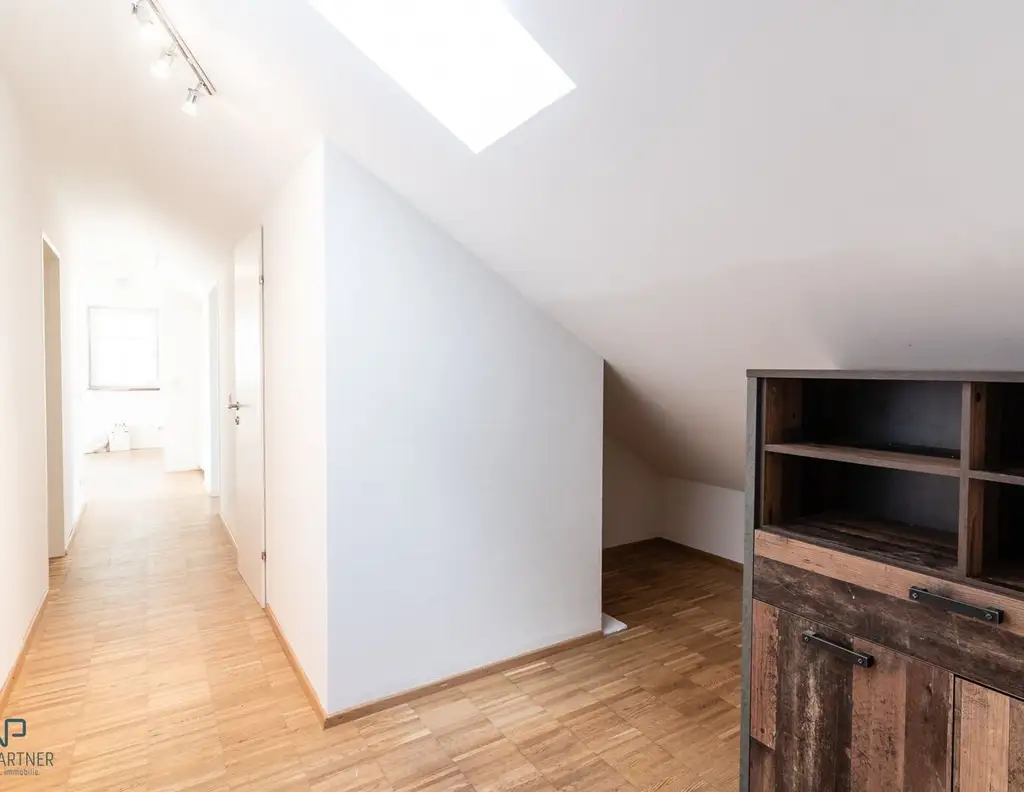 Helle 3-Zimmer-Dachgeschosswohnung mit Bergblick und Wintergarten in ruhiger Lage von Grödig