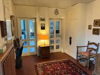 Flur mit Zugang in die Küche