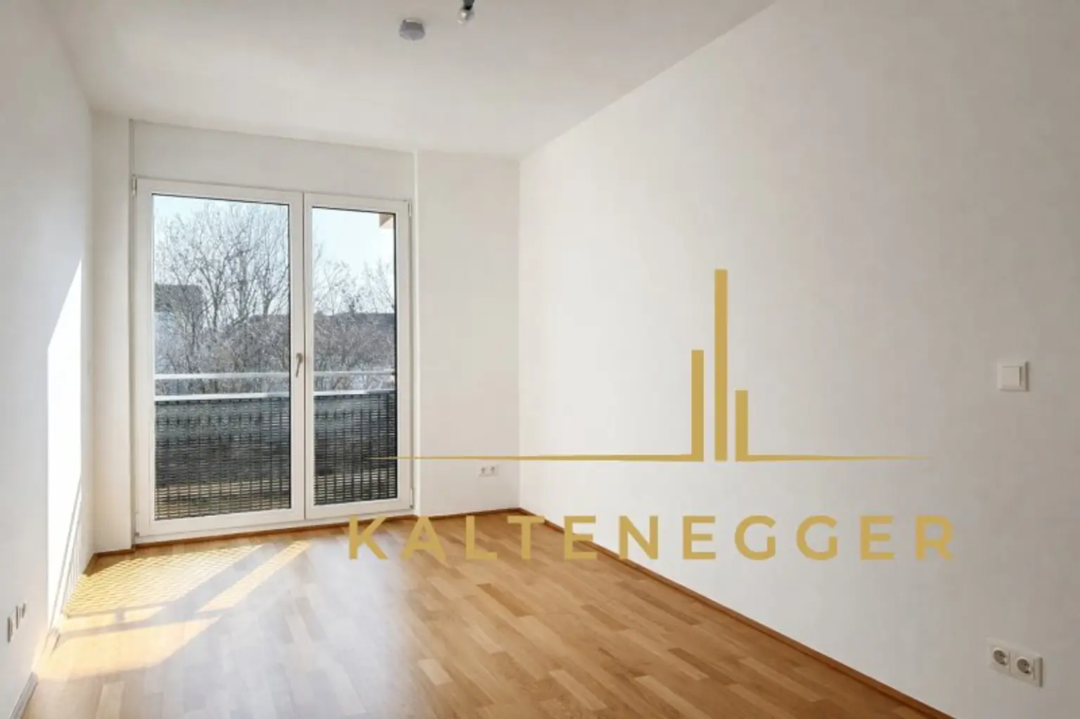 Schlafzimmer 2 mit 12,69 m² (neben Wohnküche)