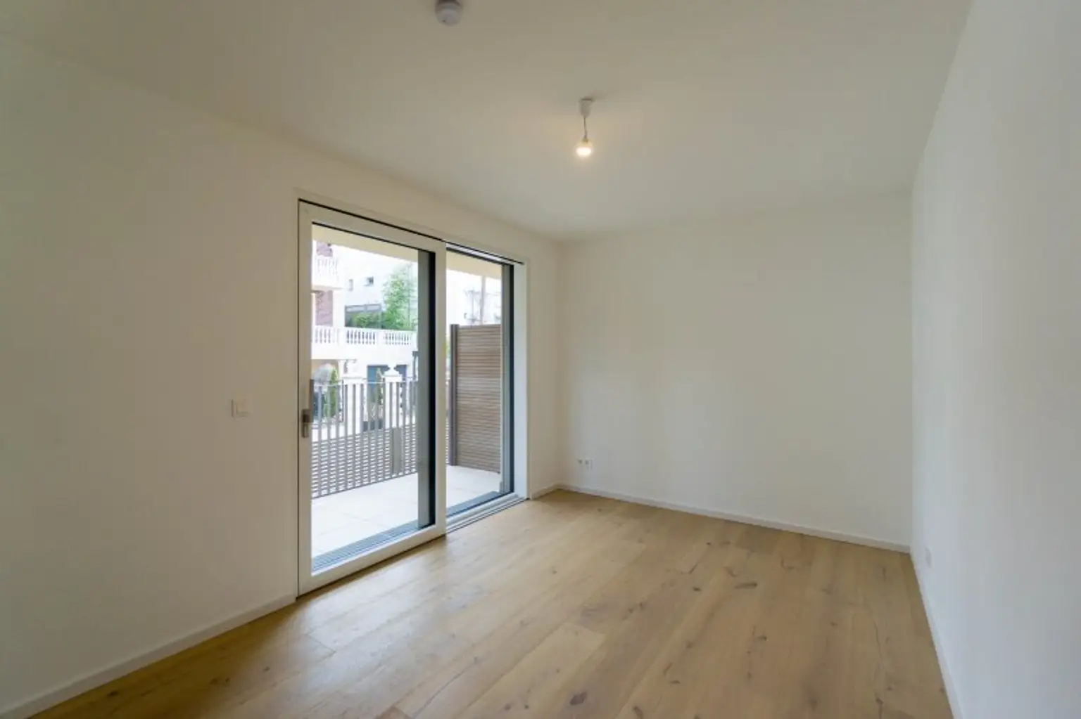 Zimmer 2 mit Balkonausgang