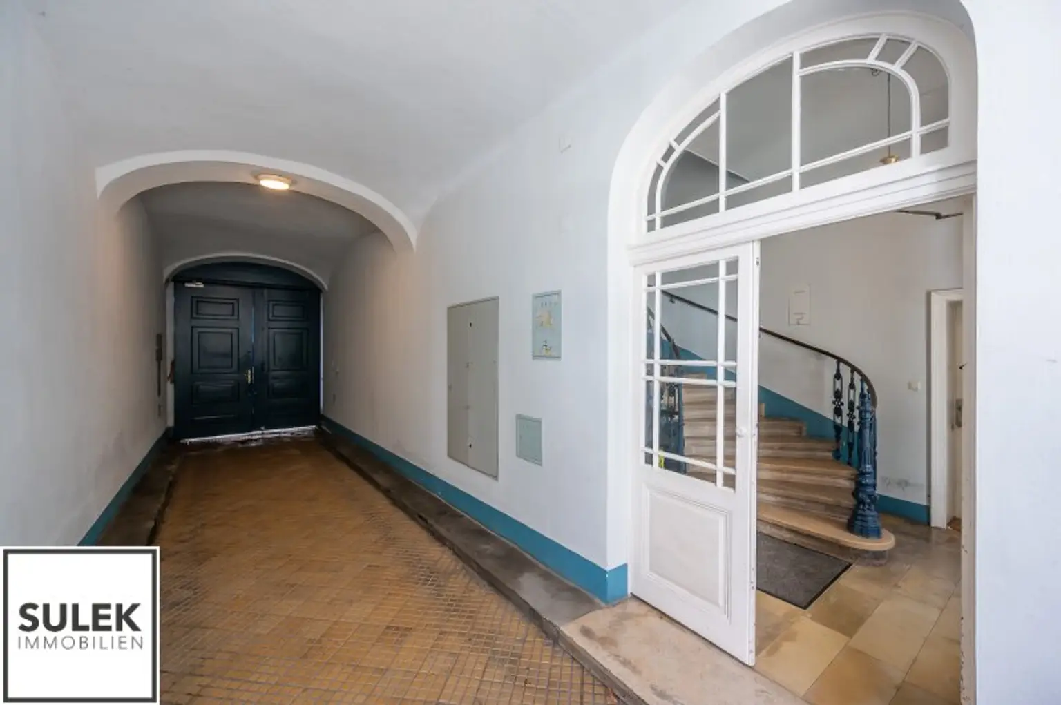 Rarität in der Wehrgasse: großzügige, sanierte Altbauwohnung mit Terrasse ab 01/26 unbefristet mieten!