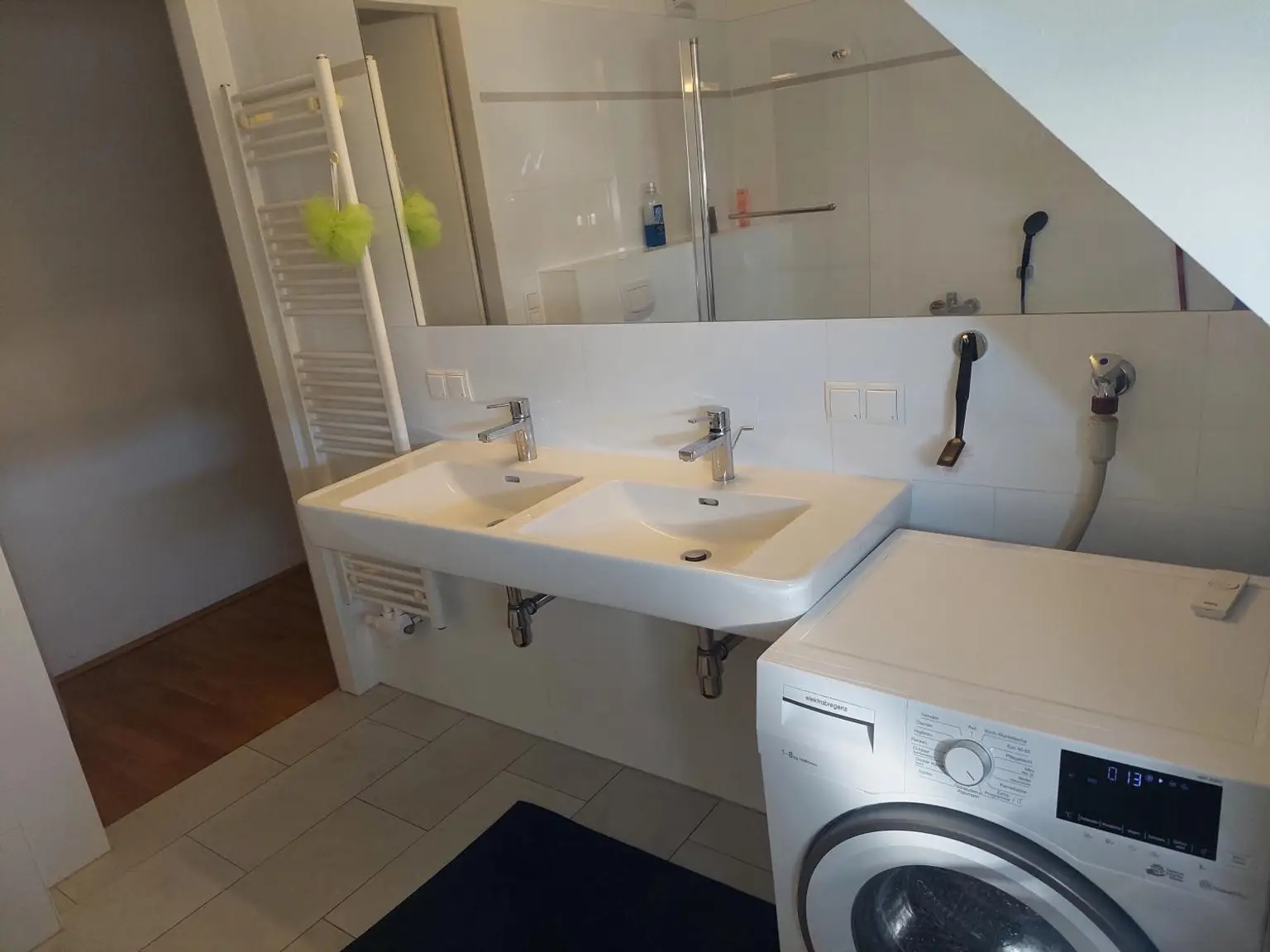 Ein WG-Zimmer in der Lorystraße wartet auf DICH!