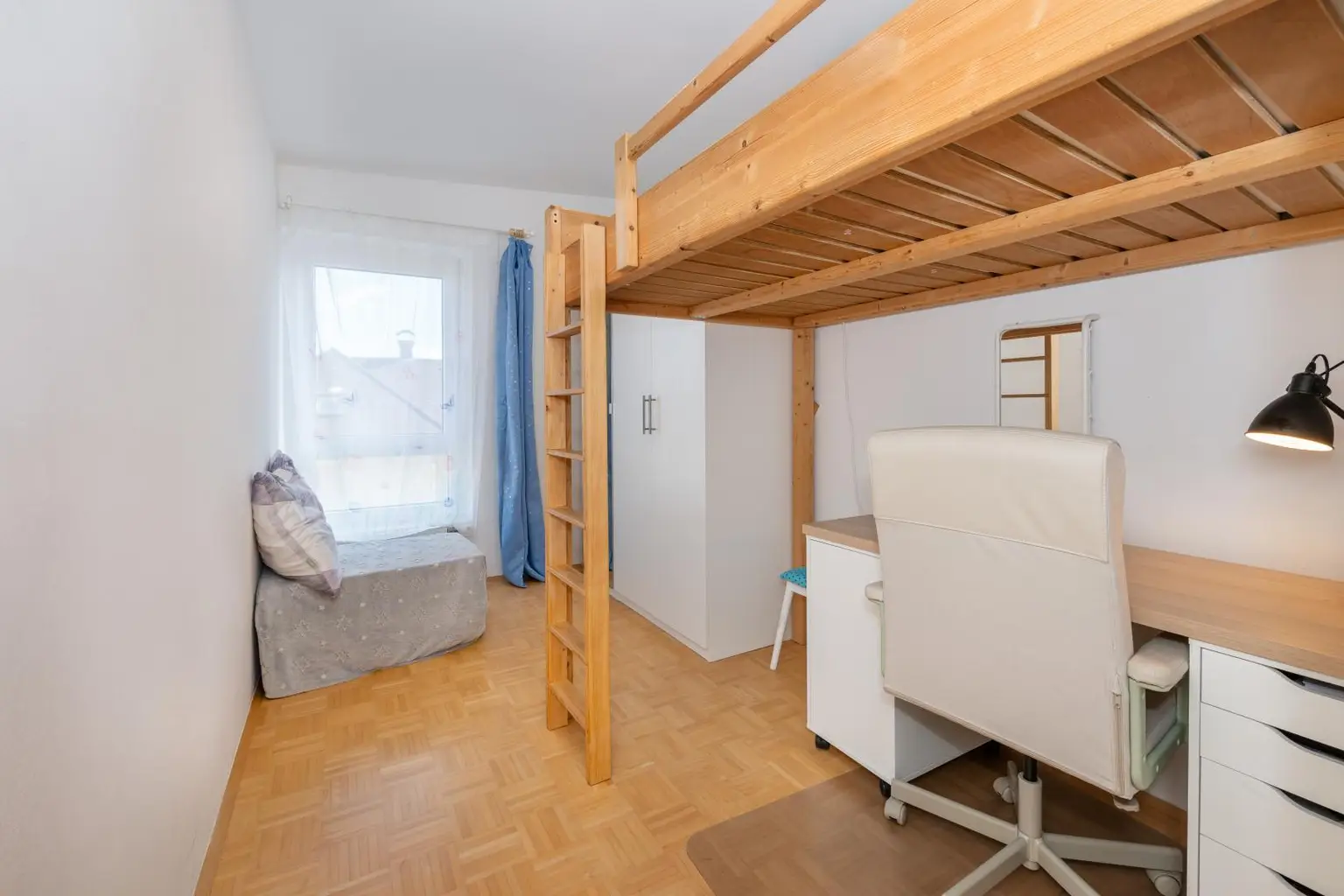 Helles Kinderzimmer